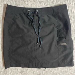 THE NORTH FACE- black cargo skirt